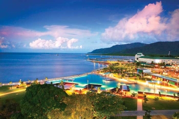 Cairns_Lagoon_Night